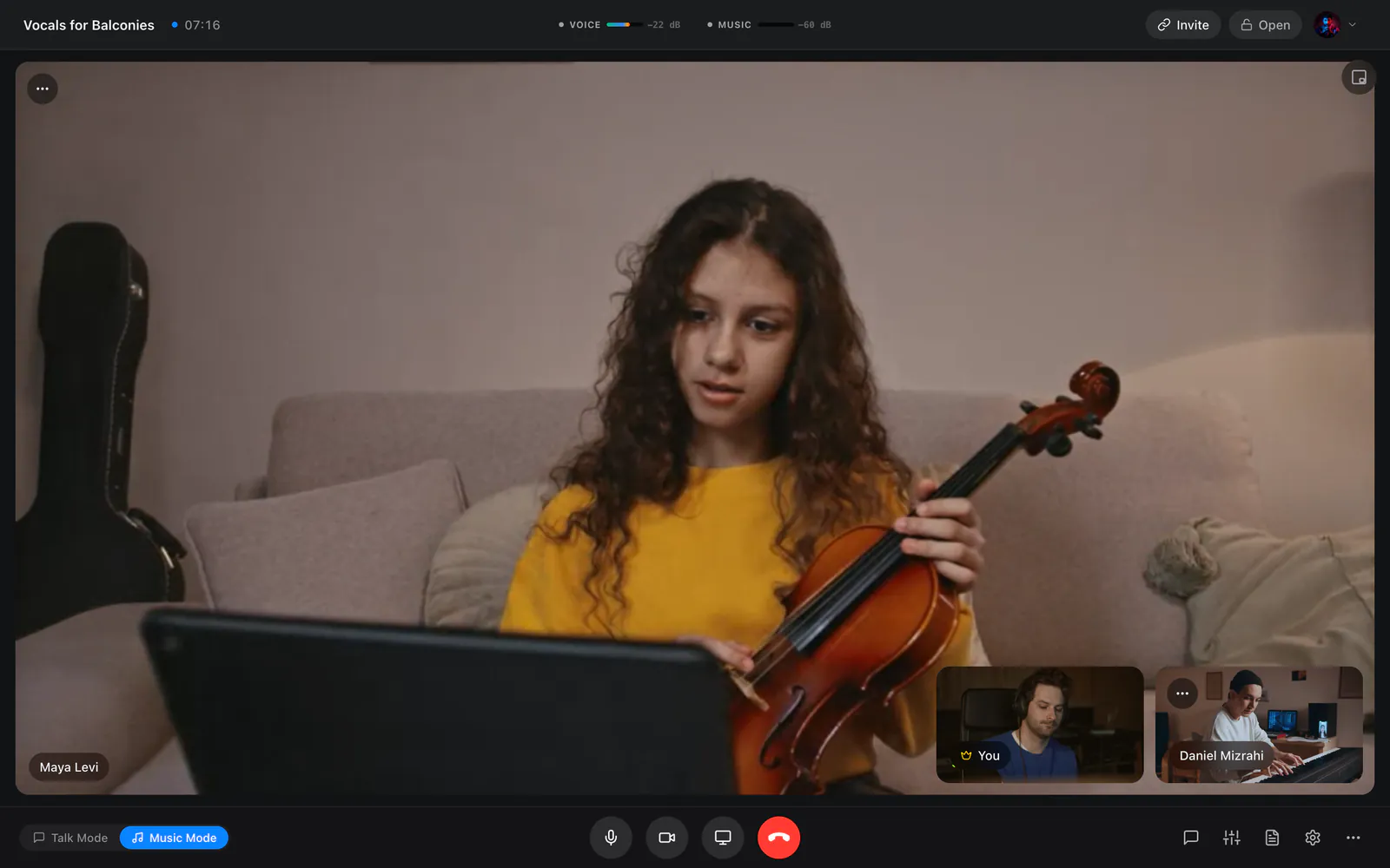 A JaMeet session in Music Mode, with a violinist in Speaker view.